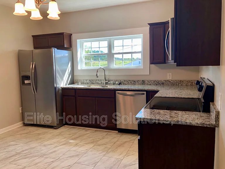 4672 W Lee Hwy — Photo 3