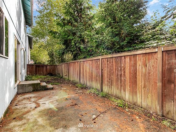 3rd image of 5721 Gateway Ln NE