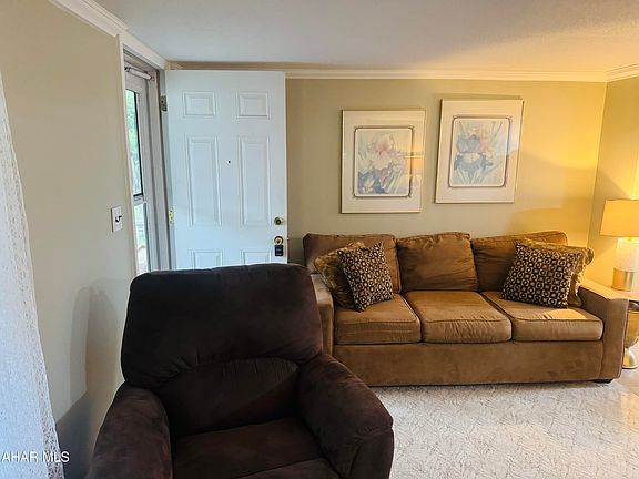 4th image of 406 Country Club Rd