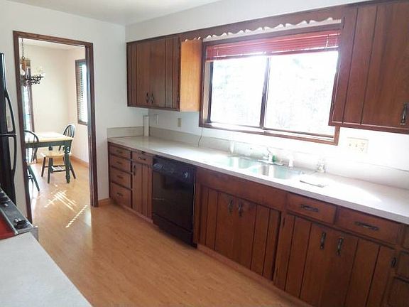 4th image of 31 Rockwood Dr