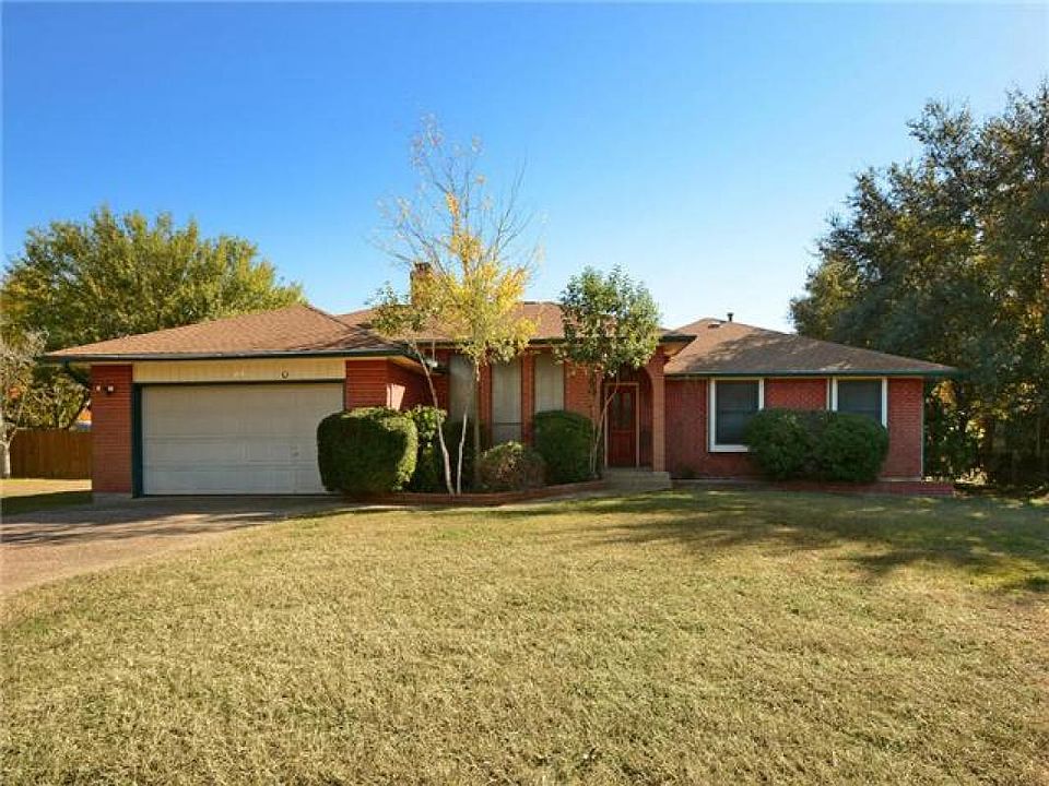 1st image of 215 Arikara St
