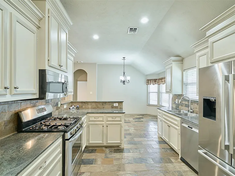 13613 Vail Dr — Photo 13