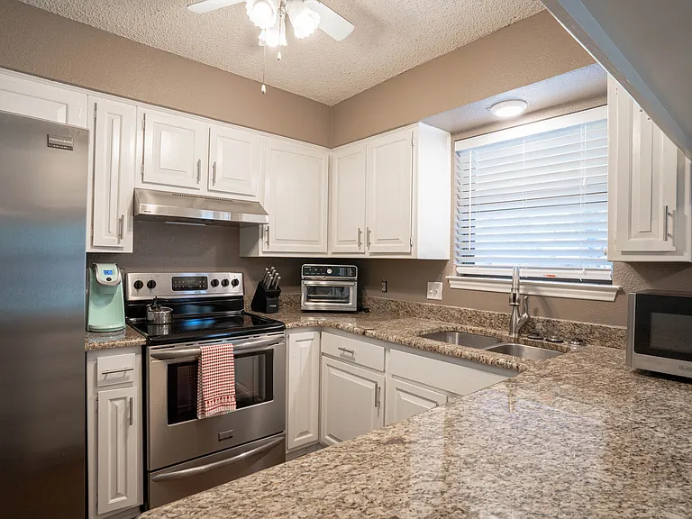 1429 Hall Dr — Photo 11