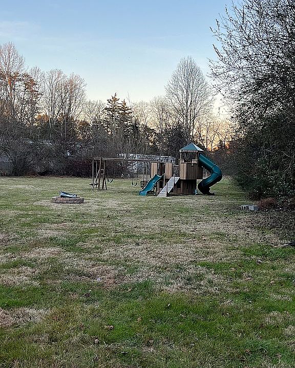 2nd image of 111 Dingo Dr
