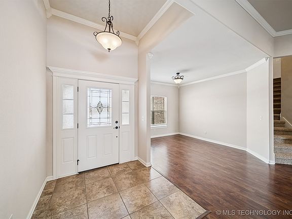 4th image of 3823 Oakwood Dr