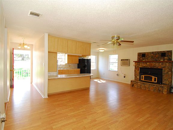 5th image of 605 E Main St