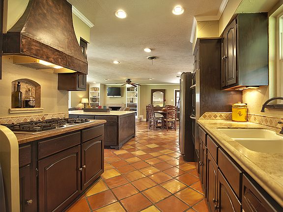 Marble backsplase, gas range