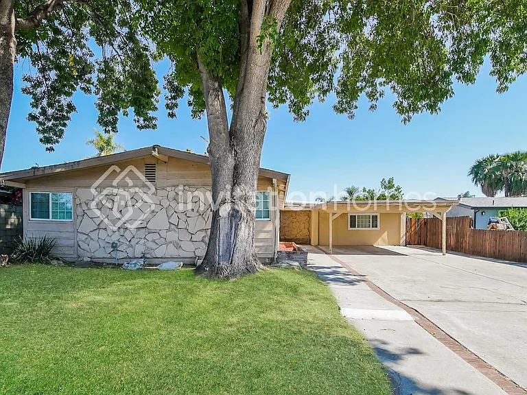 6452 Geyser Ave — Photo 1