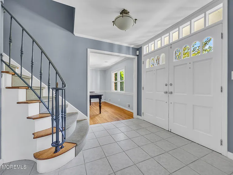 25 Surrey Ln — Photo 5