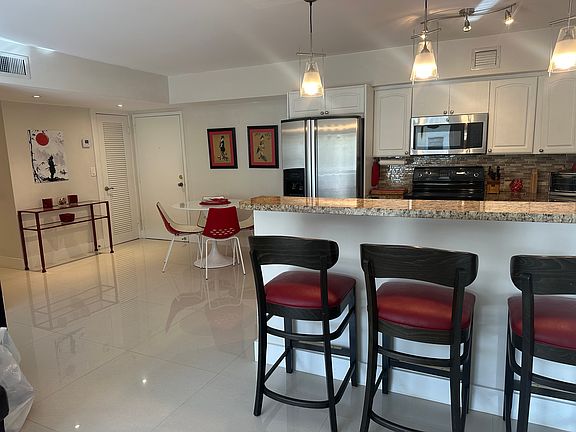 5th image of 704 SE 2nd Ave APT 345