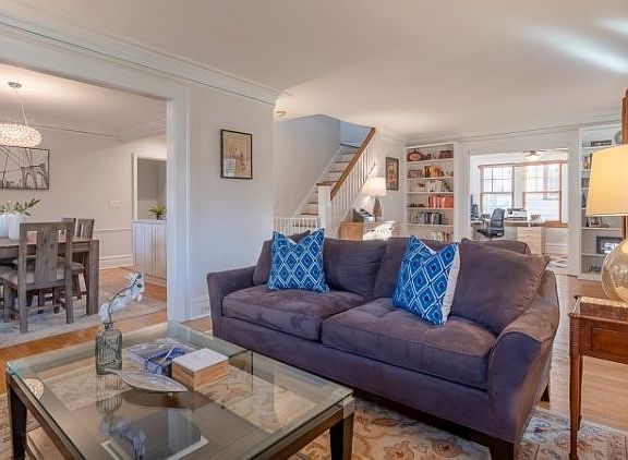 4th image of 18 University Ct