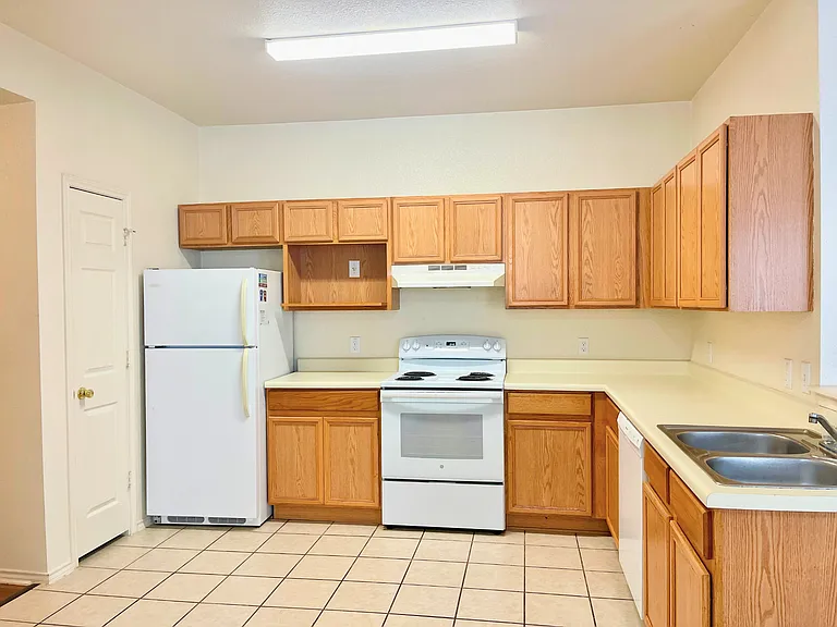 15415-15417 Kamary Ln — Photo 6