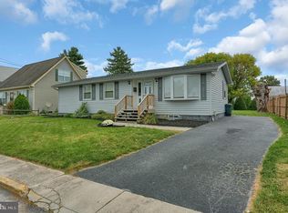 17 Pleasant St, New Oxford, PA 17350
