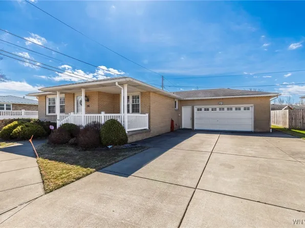28 Village Ln, Sloan, NY 14212