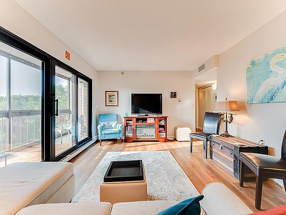 4th image of 6615 Lake Shore Dr #611