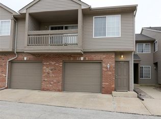 4517 N Thornhill Dr, Peoria, IL 61615