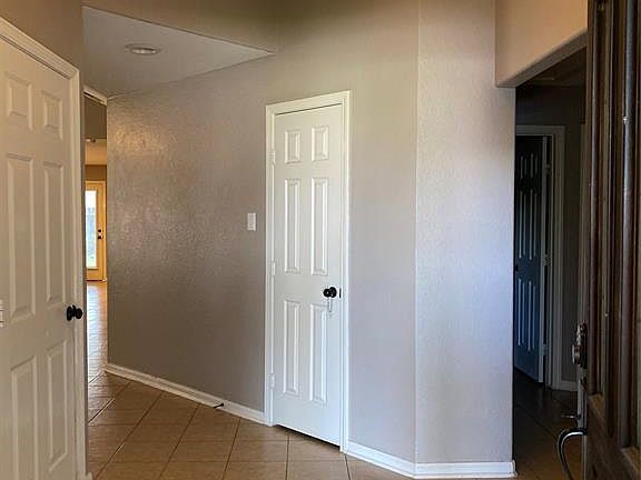 5th image of 1713 Foxglove Dr