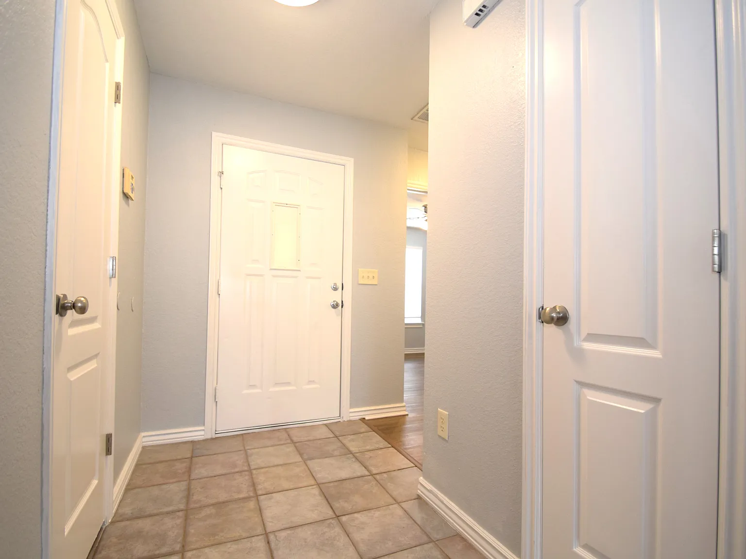 3 bed, 1230 sqft, $1,550 — Photo 2
