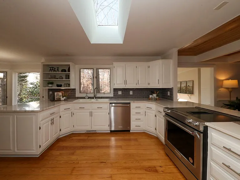 208 Fairfax Way — Photo 8