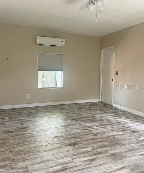 102 W Elm St — Photo 25