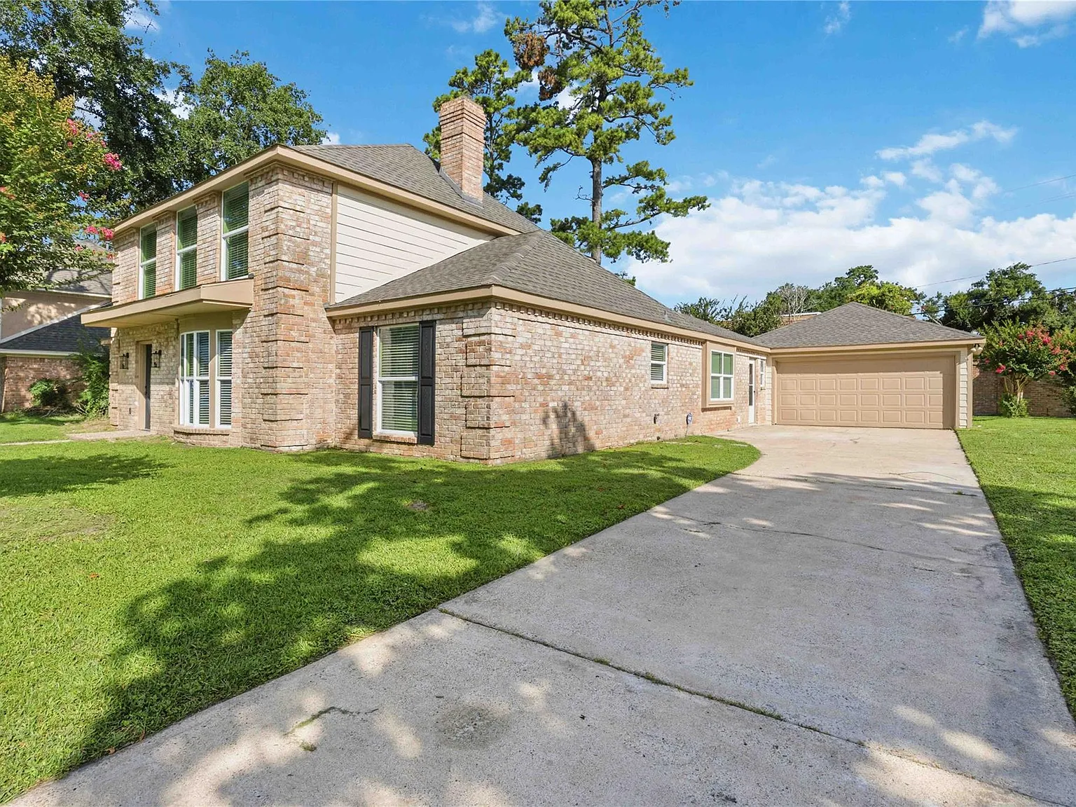 4 bed, 2.5 bath, 2639 sqft, $2,500 — Photo 3
