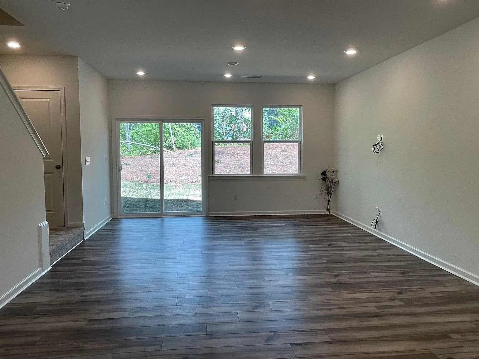 3 bed, 2.5 bath, 1332 sqft, $1,795 — Photo 3