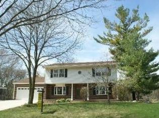 1492 Gone Away Ct, Wheaton, IL 60189