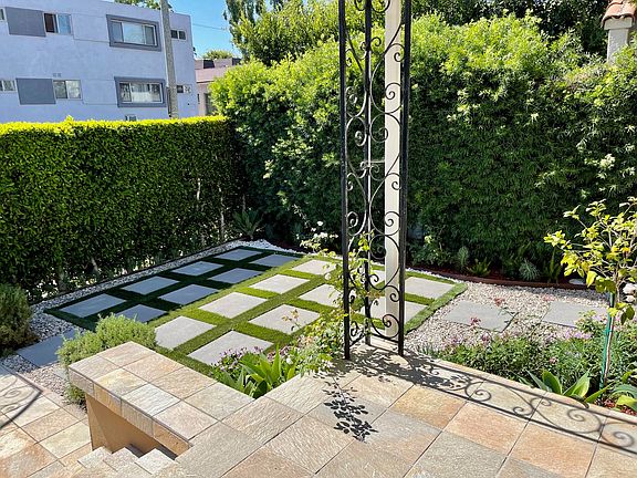 3rd image of 1318 1/2 N Formosa Ave #1302