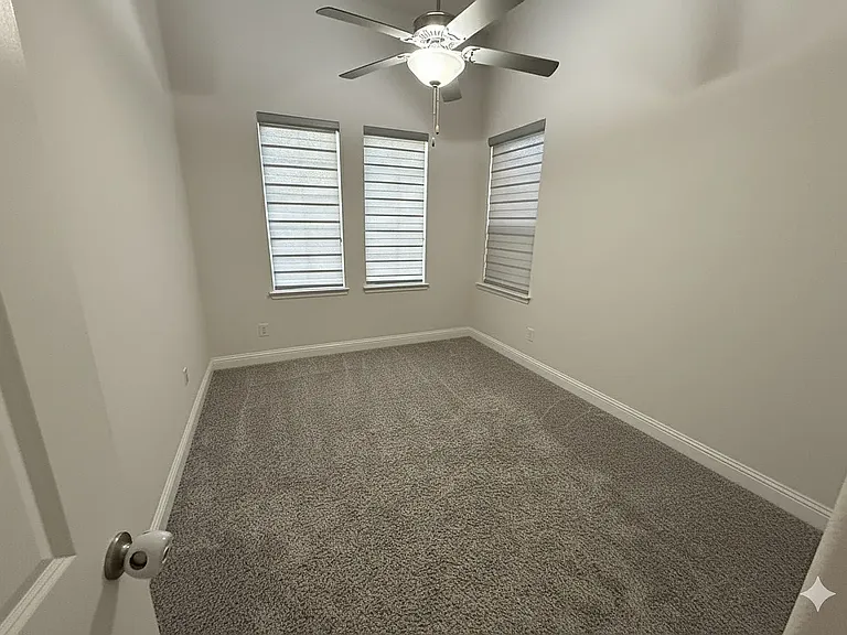 6842 Albany Park — Photo 10