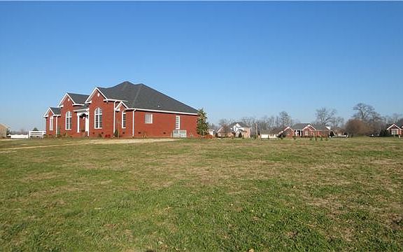 5th image of 84 Bell Dr W