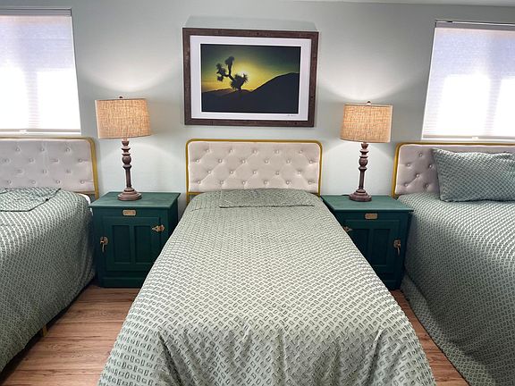 Casita - 3 Twin Beds, Two Tall Dressers, 2-Nightstands, Open Closet System