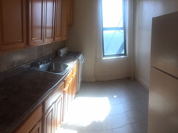 5th image of 2970 Ocean Ave APT D3