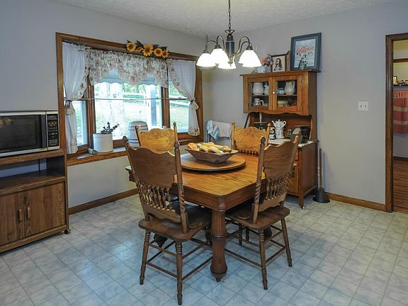 5th image of 670 Simmons Ln