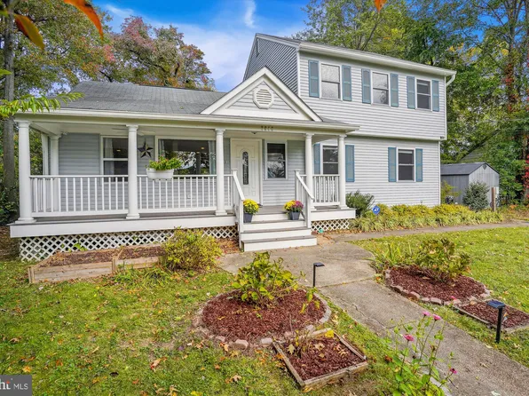 7516 Fisher Dr, Falls Church, VA 22043