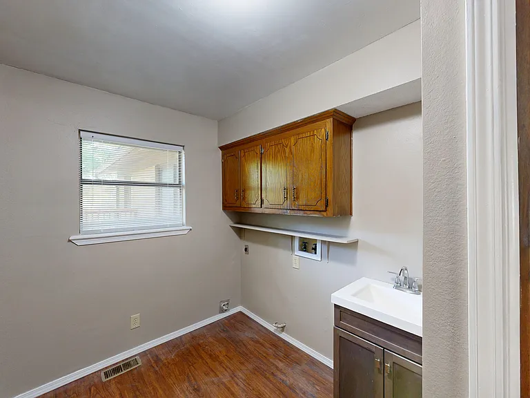 1275 N Gregg Ave — Photo 43