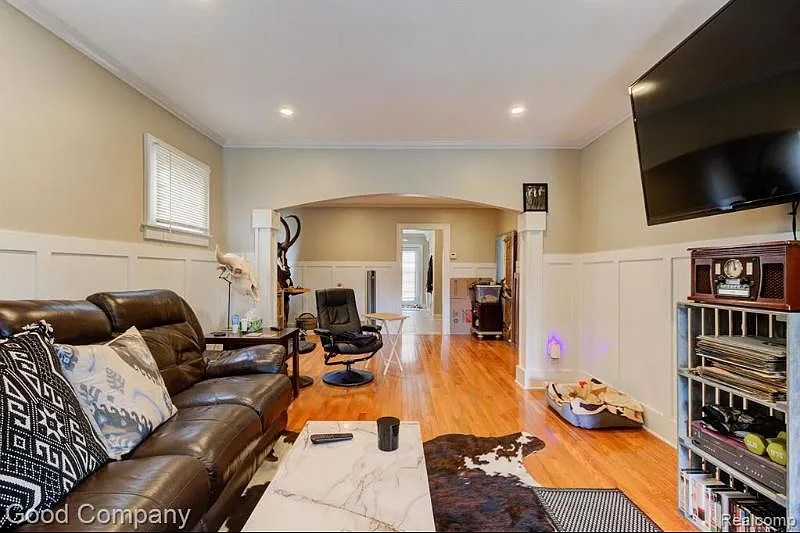 920 E Lincoln Ave — Photo 3