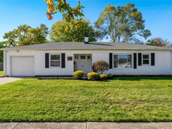 6430 Aylesworth Dr, Parma Heights, OH 44130