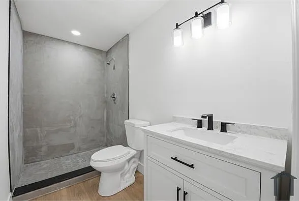 7318 NW 75th St — Photo 17