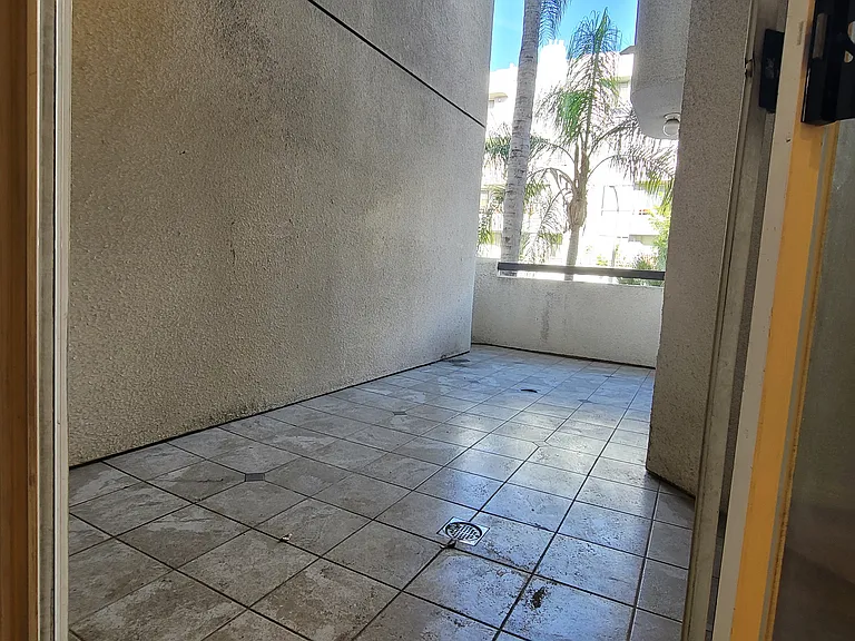 525 S Berendo St #104 — Photo 16