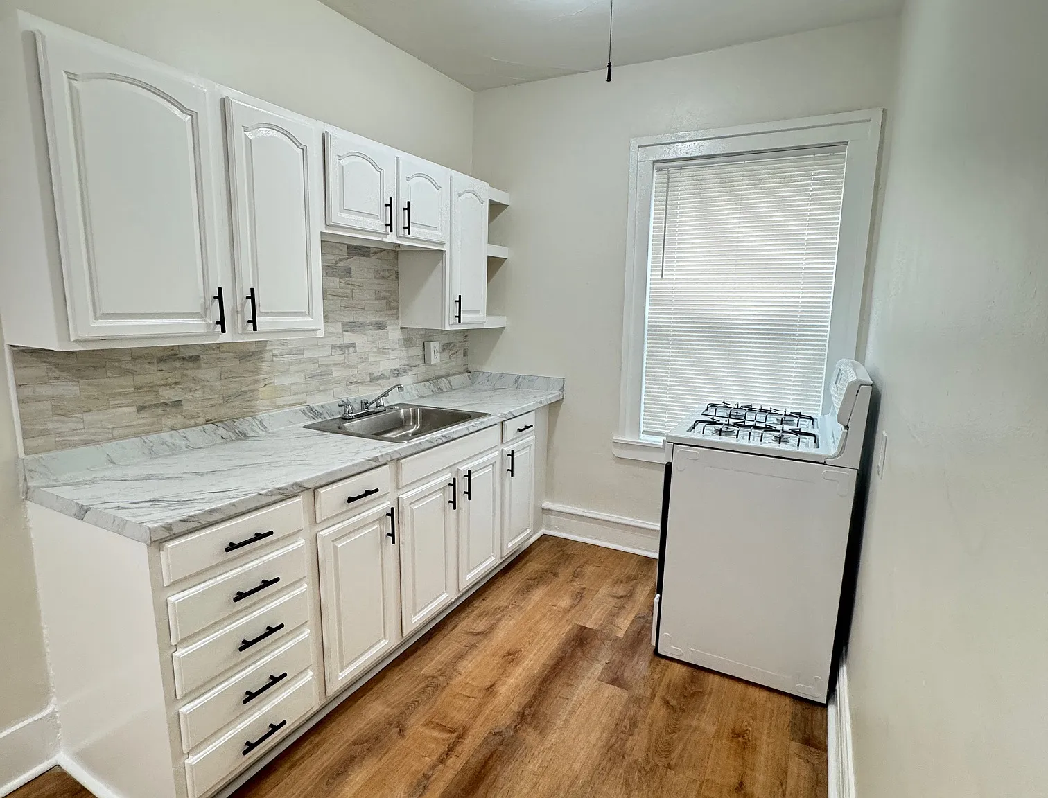 1 bed, 650 sqft, $1,200 — Photo 3