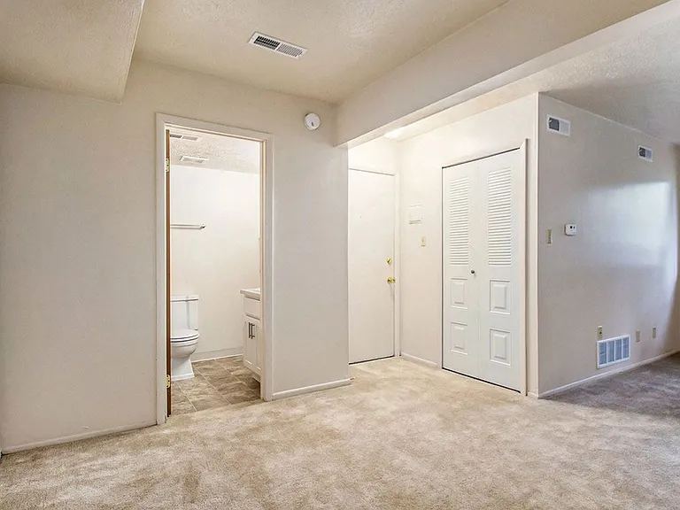 Normandy Village Apartments — Photo 41