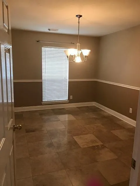 3 bed, 2.0 bath, 1970 sqft, $2,200 — Photo 2
