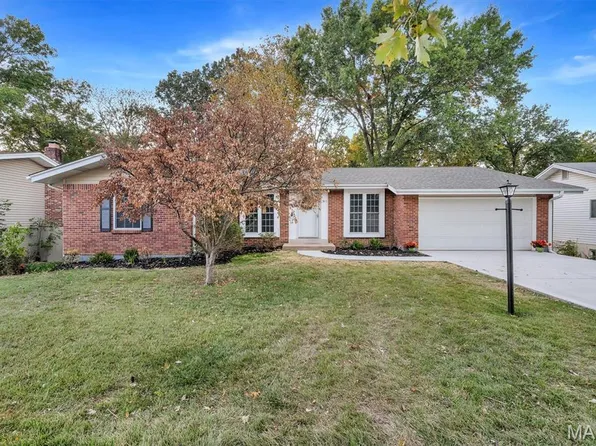 613 Burwick Ter, Ballwin, MO 63021