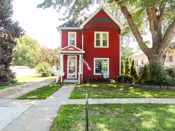 916 Garfield St, Holdrege, NE 68949