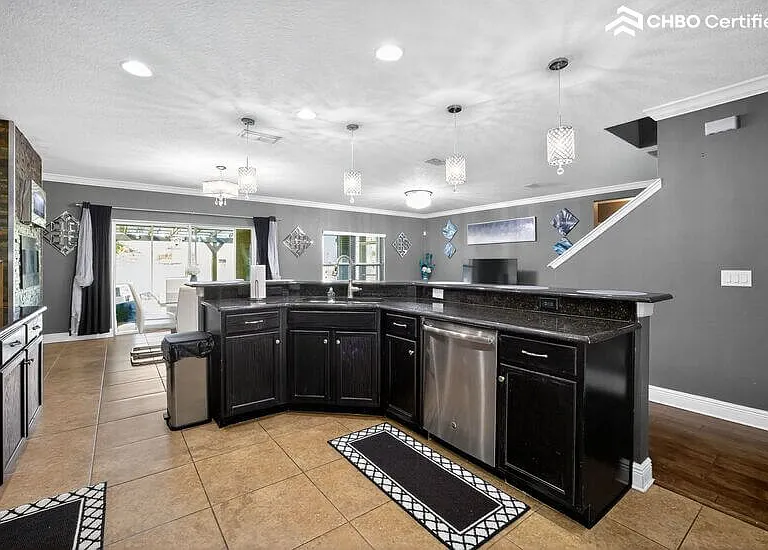 145 Malaga Ave — Photo 10