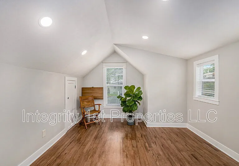 4419 State Line Rd — Photo 15