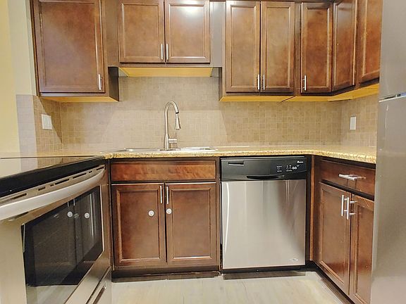 5th image of 2901 Euclid Ave NE #2-D