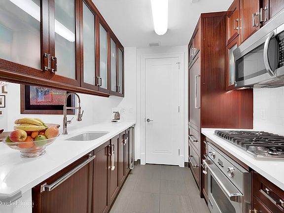 3rd image of 205 W 76th St APT 801