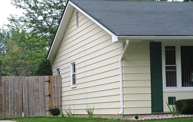 2nd image of 835 Applewood Rd