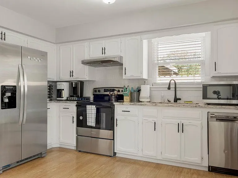 E 67th Pl — Photo 13